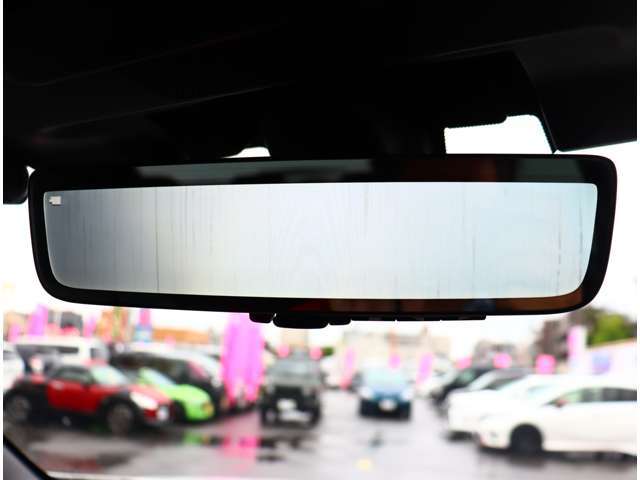 ご来店いただければ軽自動車からスポーツカー、1ボックスやセダンや輸入車などパソコンひとつで800台すべての在庫をご覧いただくことができます！