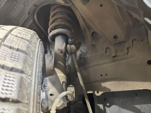お車を安心してお乗りいただく為には、足回りの定期点検が欠かせません。サービスサポート（有償保証）では無料点検もご提供しており、安心のカーライフをお過ごしいただけるサポート体制が整っています。