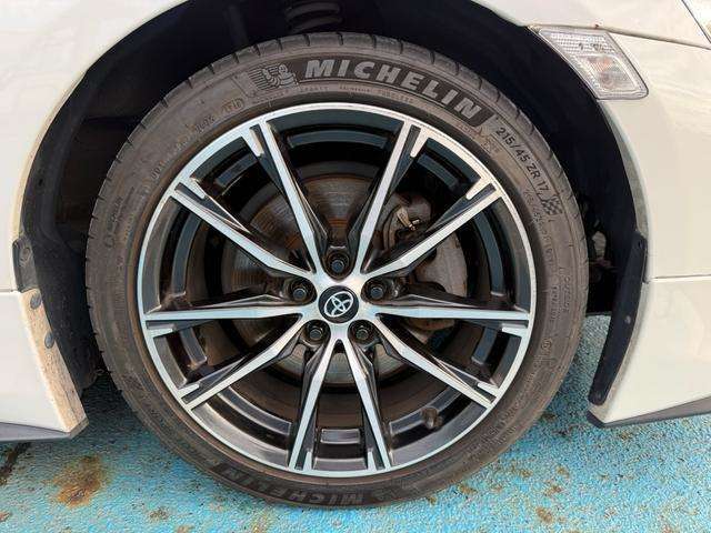 店内はパーティションや、消毒アルコールなど、コロナウイルス感染予防対策につとめております。ご商談後も毎回しっかり除菌対策しております。