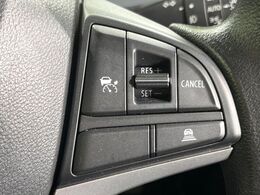 【アダプティブクルーズコントロール】高速道路での長距離走行が楽に！！自動で速度を保つクルーズコントロールが、衝突軽減システムと連携し、前方の車両を感知して車間を保つように速度調節してくれます！！