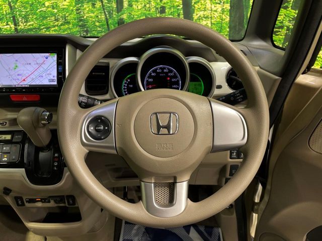 ステアリングも使用感が少なく、きれいな状態となっております♪