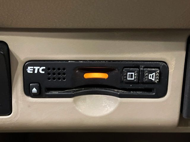 【ETC】高速道路の料金所をストレスなく通過！話題のスポットやサービスエリアに多い「スマートIC」利用時は必須のアイテムです。当店でセットアップを実施、ご納車当日からすぐにご利用いただけます！