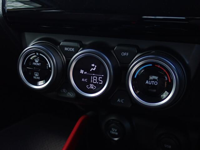★オートエアコン装備(^^♪★室温調整も楽々！操作パネルやスイッチも上質で操作性も良好です。