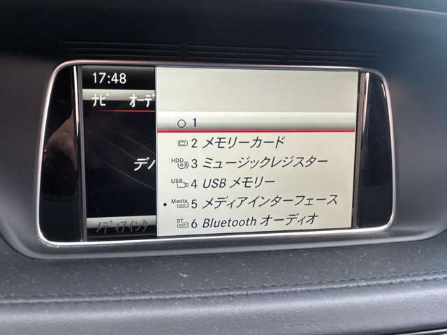 純正ナビゲーション搭載。ナビデータの更新も承っております、詳細はコーディネーターまでお問い合わせ下さい。