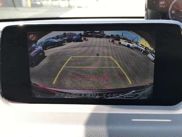 大きな車体で不安な駐車はバックカメラで後方視界をサポートします♪