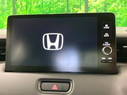 【メーカー純正ナビ】インテリアに溶け込むスタイリッシュな「専用設計」メーカーナビを装備♪視認性や操作性など基本性能にも優れ、より上質なカーライフをお楽しみいただけます。