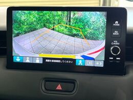 【バックカメラ】駐車時に後方がリアルタイム映像で確認できます。大型商業施設や立体駐車場での駐車時や、夜間のバック時に大活躍！運転スキルに関わらず、今や必須となった装備のひとつです！