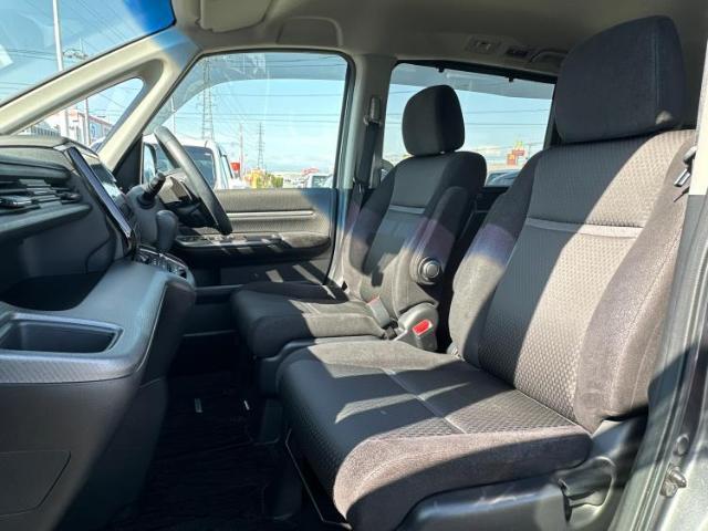 WECARSでは各商談席に大型モニターをご用意しております！見やすい大画面でゆったりと全国の在庫をご覧いただけます！是非ご来店お待ちしております！