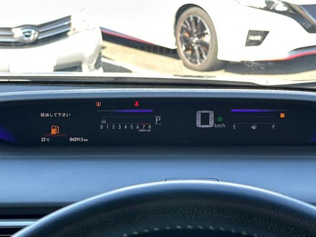 WECARSの展示場では実際に見て、触ってお車をお選びいただけます！知識の豊富な営業スタッフが様々なカーライフをご提案いたします！