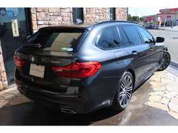 外装色はソフィストグレーです。