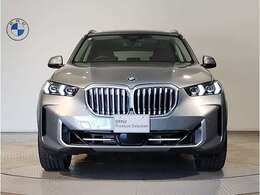 ☆BMWの代名詞とも言える【キドニーグリル】一目見ただけでBMW車であると認識できる確固たるアイコンとして存在感を放ちます☆