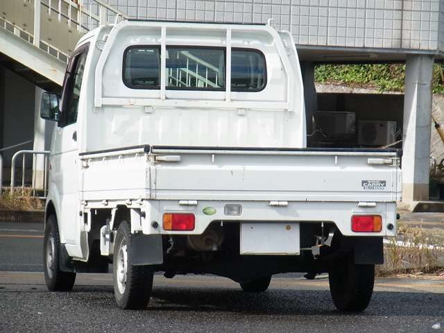 軽トラ屋へは、京都市内方向からは五条通より国道1号線を東へ、京都東IC、大津方面からは国道1号線を京都市内方面へ、1号線と外環状線の交差点「東野」を南方向へ。　その後名神高速をくぐってすぐ左側です。