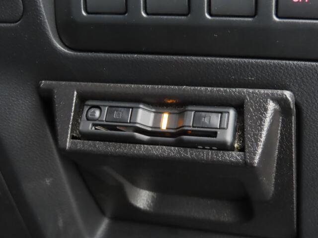 ETCも装備していますよ！ETC車載機を利用すると高速料金が割引に！！サイフにも優しい装備ですね♪