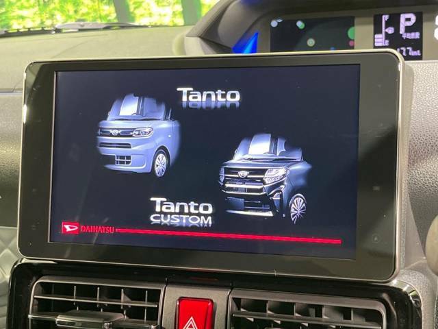 【メーカー9型ナビ】インテリアに溶け込むスタイリッシュな「専用設計」メーカーナビを装備♪視認性や操作性など基本性能にも優れ、より上質なカーライフをお楽しみいただけます。