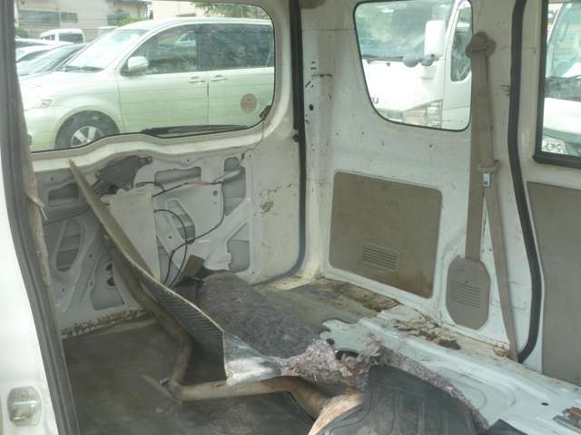 基本的な車検整備・法定費用は総額に含まれていますが、法定点検等詳細な整備は別途申し受けます。