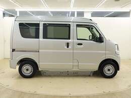「メーカー直営三菱自動車ディーラー」です。 1都8県に拡がるネットワークで、お客様の安心で楽しいカーライフのお手伝いをさせていただいております。