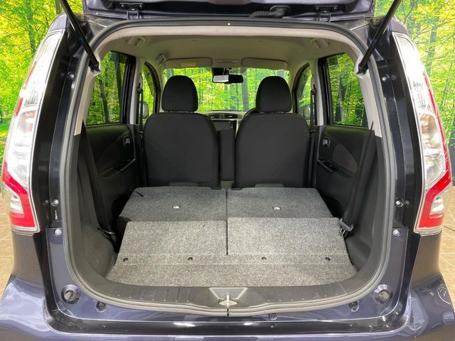後席を格納すると、これだけの広さが！シーンに合わせたシートアレンジで、大きな荷物も積むことが出来ます♪
