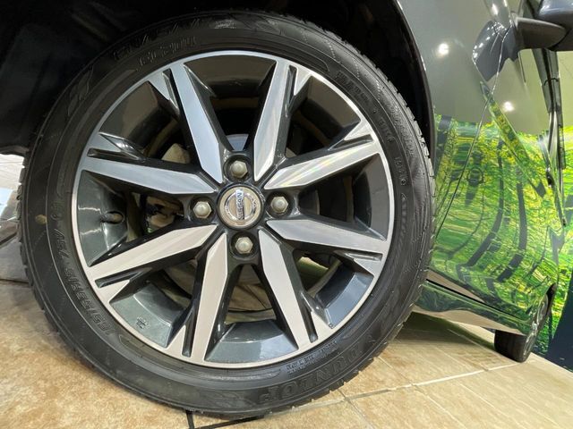 【純正15インチアルミホイール】外観にマッチした純正アルミホイールを装着しております。各種社外アルミホイールや、スタッドレスタイヤも取扱いしております。是非ご相談ください♪