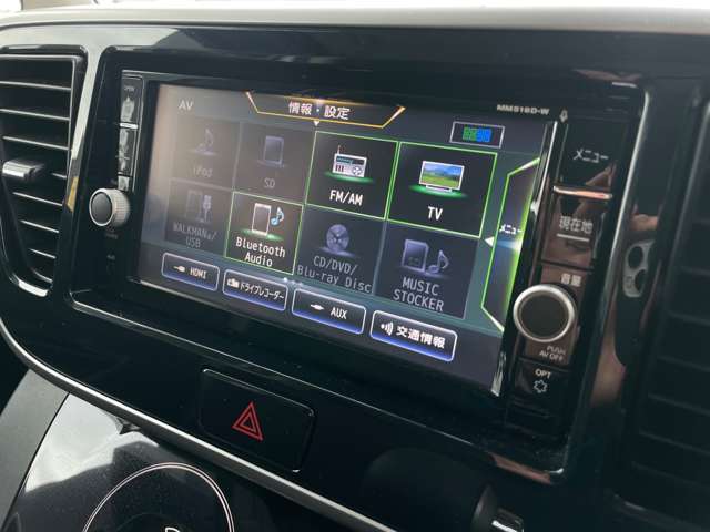 ナビが装着されています！DVD再生・Bluetoothも使用可能です！