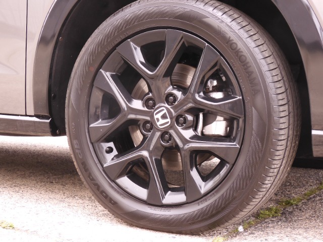 アルミホイール装着車です！これで足元まわりもおしゃれにきまります！