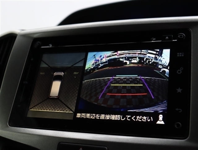 お車選びをお楽しみ頂けるよう、在庫車の展示スペースを十分に確保しております。
