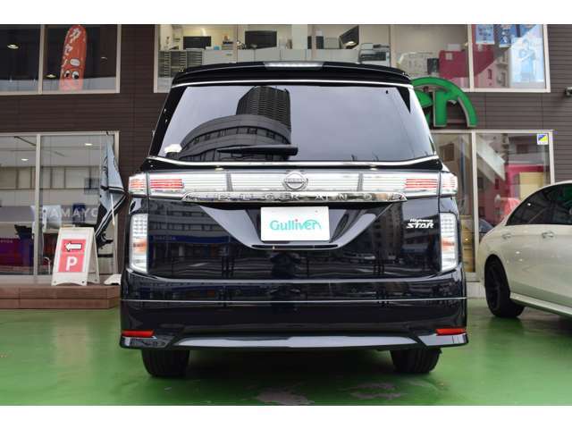 車検、板金なども、安価で安心を常に目指しております。タイヤ、ナビなどのカー用品、任意保険までトータルで安心のカーライフをお約束します。当店で購入されたお客様は、洗車が無料です！（予約制）