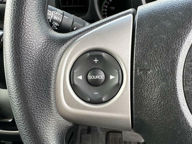 ◆【ナビ操作スイッチ】運転中はナビまで腕を伸ばすのが意外と遠いですよね、、このお車はこのスイッチで手元で素早く操作できます！