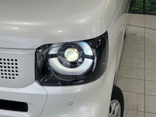 【LEDヘッドライト】悪天候や夜間走行時も良好な視界を確保し安心して運転できる高輝度LEDヘッドライトを装備！点灯速度が早く、消費電力も抑えられています。