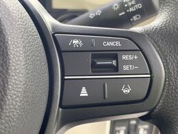 【アダプティブクルーズコントロール】高速道路での長距離走行が楽に！！自動で速度を保つクルーズコントロールが、衝突軽減システムと連携し、前方の車両を感知して車間を保つように速度調節してくれます！！