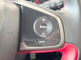【クルーズコントロール】高速道路もラクラク走行。アクセルを離しても一定速度で走行ができ、長距離運転時の負担を軽減！加速・減速も簡単なスイッチ操作で調整できます。