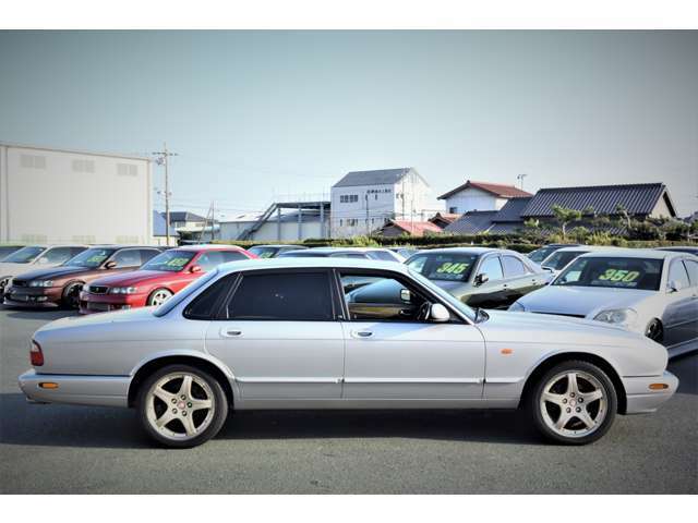 ［中古］ウェーブセクションなし-ジャパンカップ3レーン ジャガー XJ XJスポーツ 3.2-V8 2002年 6.6万キロ (静岡県