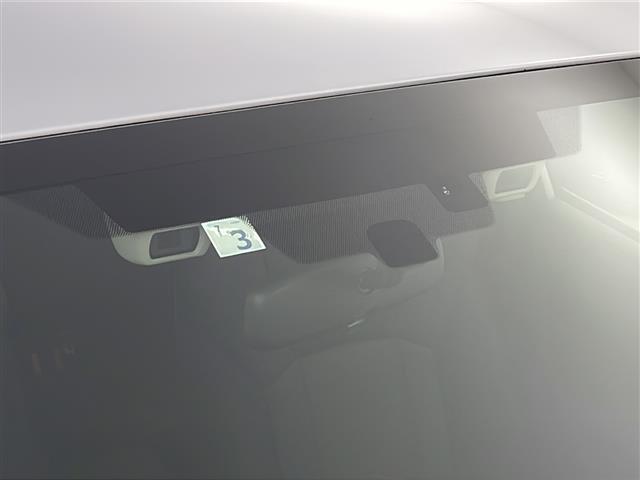 【ドライブレコーダー】映像・音声などの運転中の記録を残します。事故などを起こした起こされた時の証拠になりえますので、もしも時でも安心ですね。