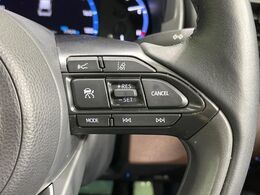 【レーダークルーズコントロール】高速道路での長距離走行が楽に！！自動で速度を保つクルーズコントロールが、衝突軽減システムと連携し、前方の車両を感知して車間を保つように速度調節してくれます！！