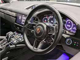 ポルシェの認定中古車は、ポルシェの特徴や構造、システムに精通したプロフェッショナルであるテクニシャンによって、合計111項目にわたる厳格なチェックをクリアした車両のみを取り扱っております。