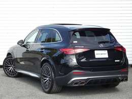 「AMGライドコントロールサスペンション」や「AMGアクティブライドコントロール」、リアアクスルステアリングなどで強化されるシャシー！地上高は標準仕様車の180mmから130mmへと低く設定されております！