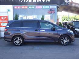 すべての車に外装のコーティングと各種ルームクリーニングを施工いたします！外装も内装も愛車はいつもピカピカキレイが気持ちいいですね♪