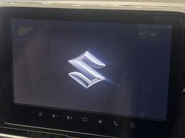 【メーカー純正9型ナビ】インテリアに溶け込むスタイリッシュな「専用設計」メーカーナビを装備♪視認性や操作性など基本性能にも優れ、より上質なカーライフをお楽しみいただけます。