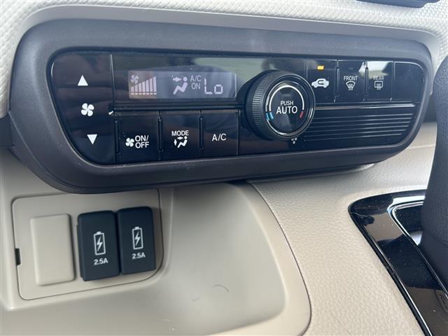 気になる車はすぐにお問い合わせください！画面右側の0066から始まる無料ダイヤルからお問い合わせ下さい！専門スタッフがお車のご質問にお答えいたします！