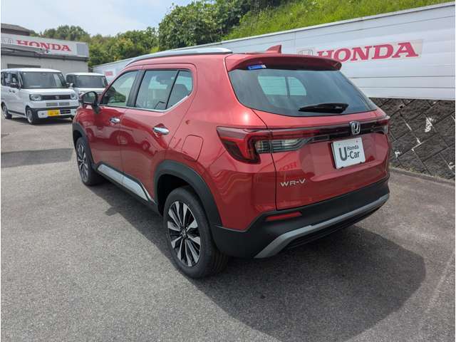 車のナンバープレートをお好きな番号に設定できます（大きな4桁の部分のみ）。結婚記念日やお子様の誕生日などにされてはいかがですか？※申請手数料等別途必要です。