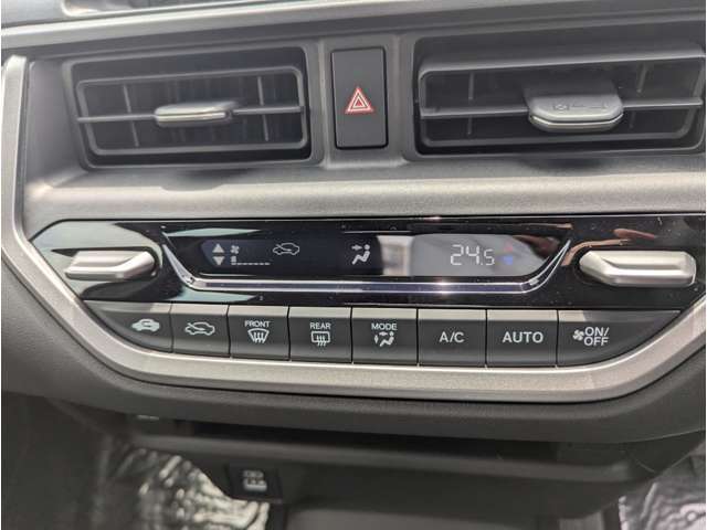 フルオートエアコン付きです。