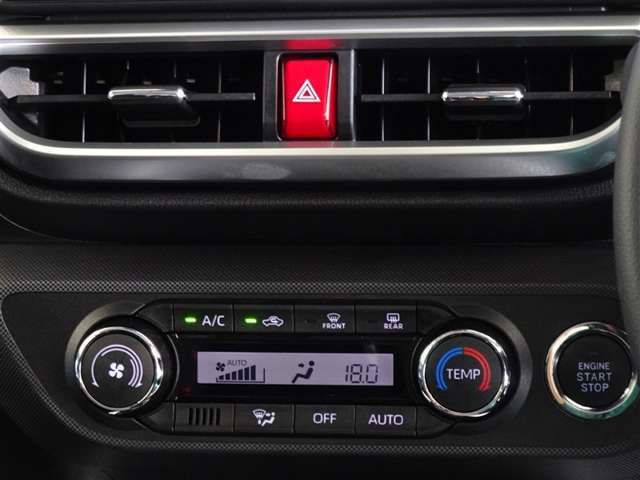 車内を快適に、オートエアコンを装備してます。