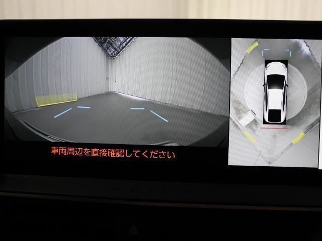 車両を上から見たような映像をナビ画面に表示するパノラミックビューモニター(床下透過表示機能付)搭載。運転席からの目視だけでは見にくい、車両周辺の状況をリアルタイムで確認できます。