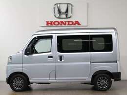 ボディカラーはブライトシルバーメタリックです。