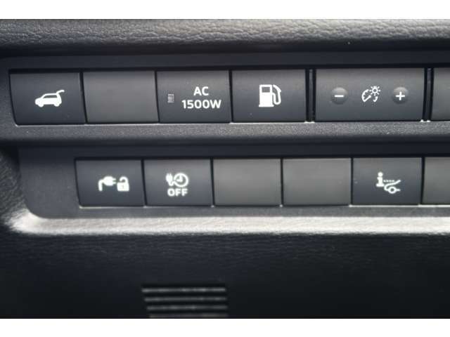 電動リアゲート　AC100V電源　給油口　メータ-照度調整スイッチ　充電コネクターロック解除スイッチ　今すぐ充電スイッチ　ヘッドアップディスプレイ