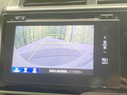 【バックカメラ】駐車時に後方がリアルタイム映像で確認できます。大型商業施設や立体駐車場での駐車時や、夜間のバック時に大活躍！運転スキルに関わらず、今や必須となった装備のひとつです！