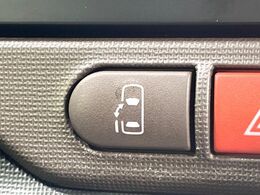 【パワースライドドア】スマートキーや運転席のスイッチでスライドドアの開閉が可能♪電動だから力を入れてドアを開ける必要が無く、小さいお子様でも、重い荷物を持っている時もラクに開け閉めできます♪