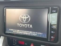 【純正ナビ】人気の純正ナビを装備しております。ナビの使いやすさはもちろん、オーディオ機能も充実！キャンプや旅行はもちろん、通勤や買い物など普段のドライブも楽しくなるはず♪