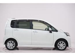 県内13店舗にて常時500台以上ダイハツ車を展示中です。見て、触って、納得のいく一台をぜひ見つけてください。