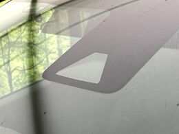 【トヨタセーフティセンス】走行中に前方の車両等を認識し、衝突しそうな時は警報とブレーキで衝突回避と被害軽減をアシスト。より安全にドライブをお楽しみいただけます。