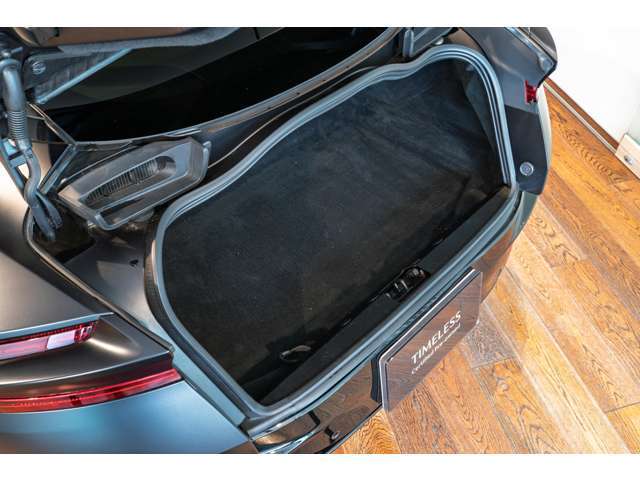 ゴルフバックも車載可能なトランクスペースを実現しております。お使いのゴルフバックがございましたら試し入れも可能です。